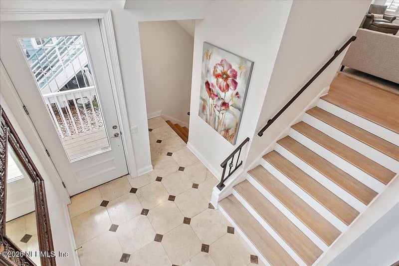 53 Oceanside Dr, Atlantic Beach, FL 32233