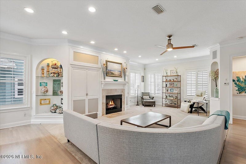 53 Oceanside Dr, Atlantic Beach, FL 32233