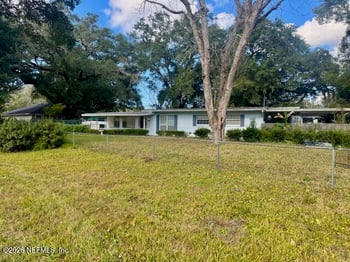8261 Brackridge Blvd, Jacksonville, FL 32216