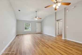 594 Lady Lake Rd, Jacksonville, FL 32218