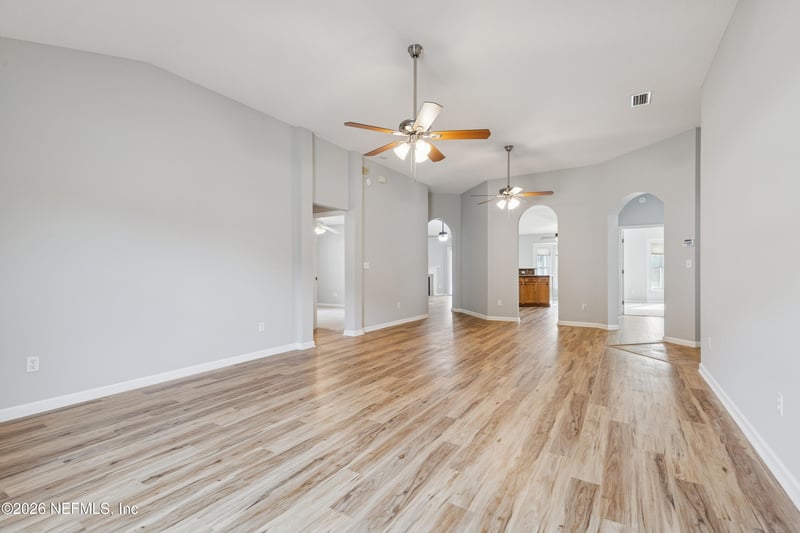 594 Lady Lake Rd, Jacksonville, FL 32218