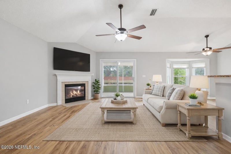 594 Lady Lake Rd, Jacksonville, FL 32218