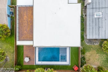 145 8th St, Atlantic Beach, FL 32233