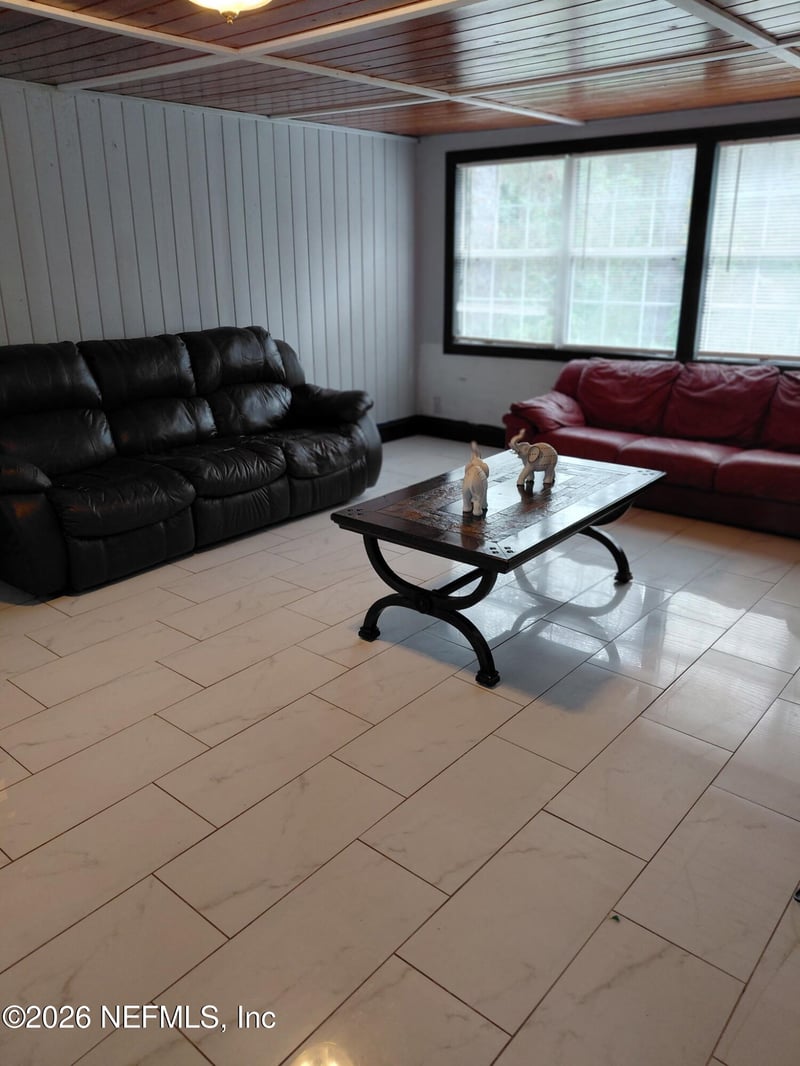 2285 Lake Dr, Jacksonville, FL 32246