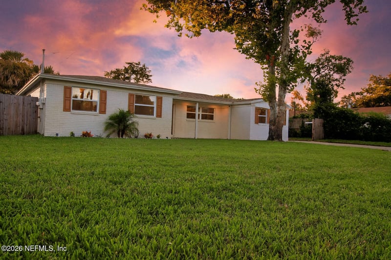 490 Mako Dr, Atlantic Beach, FL 32233