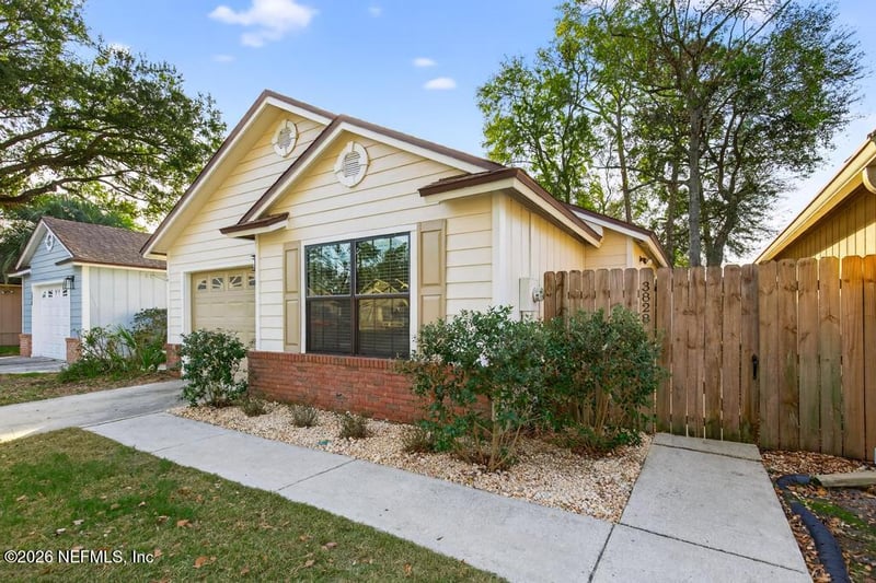 3828 Millpoint Dr, Jacksonville, FL 32257