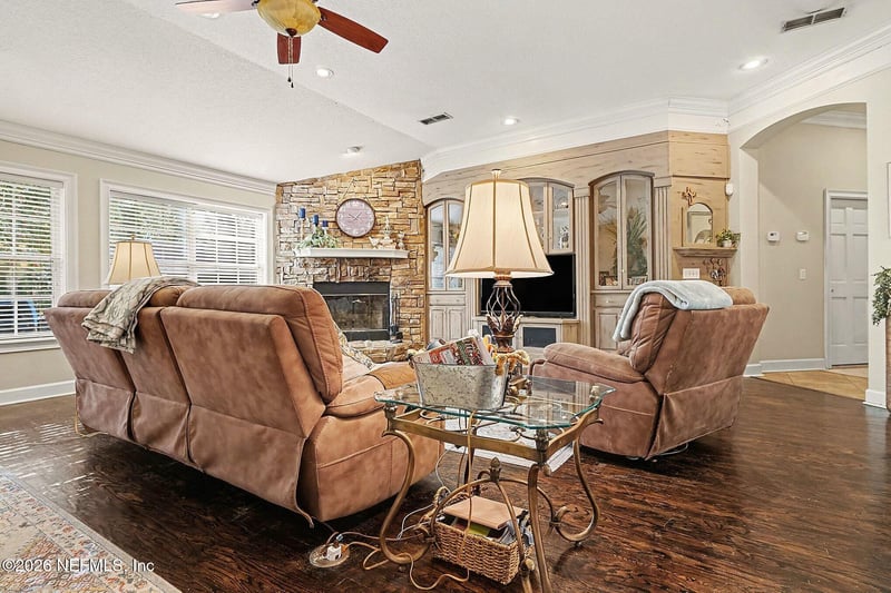 4451 Barber Rd, Macclenny, FL 32063