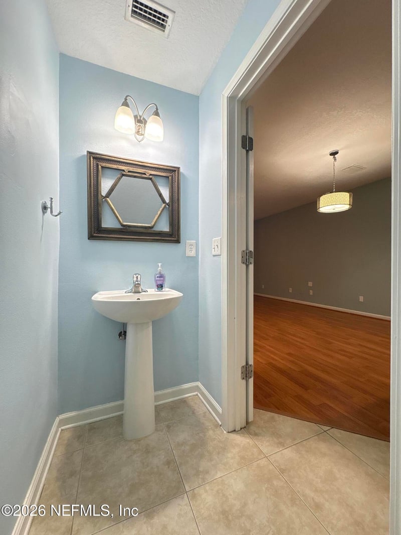 13547 Stone Pond Dr, Jacksonville, FL 32224