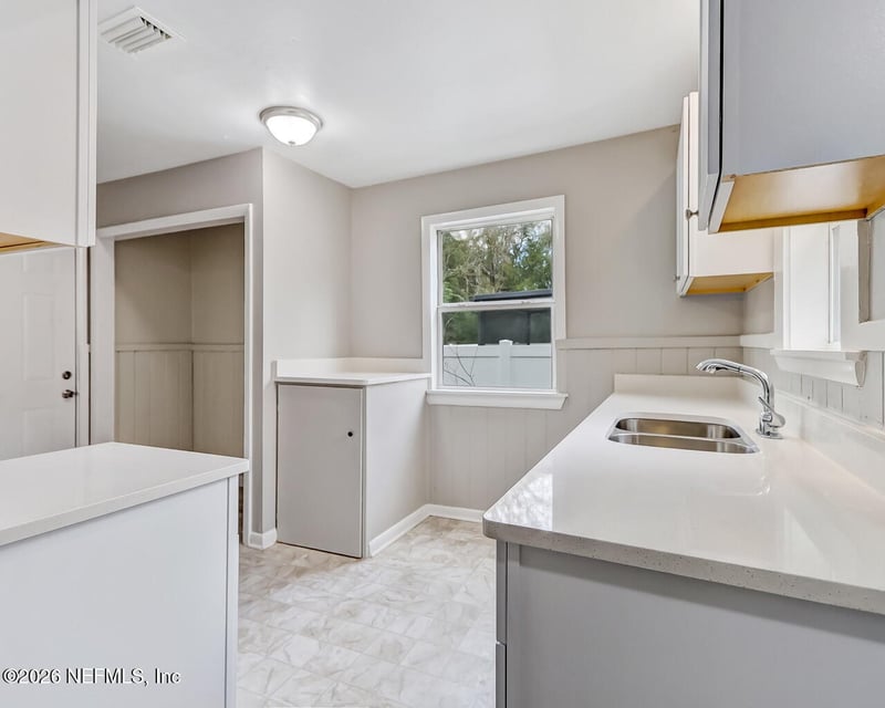 1064 Woodstock Ave, Jacksonville, FL 32254