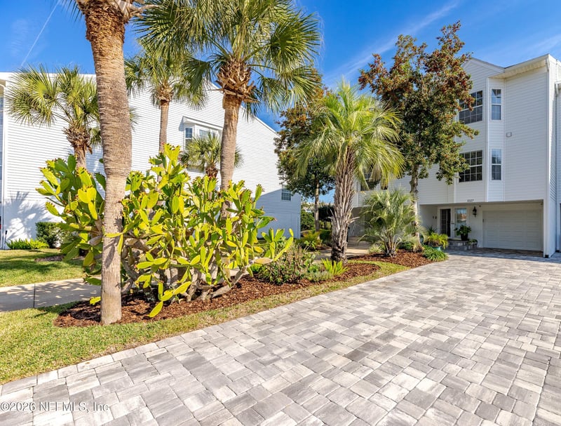 3327 Lighthouse Point Ln, Jacksonville, FL 32250