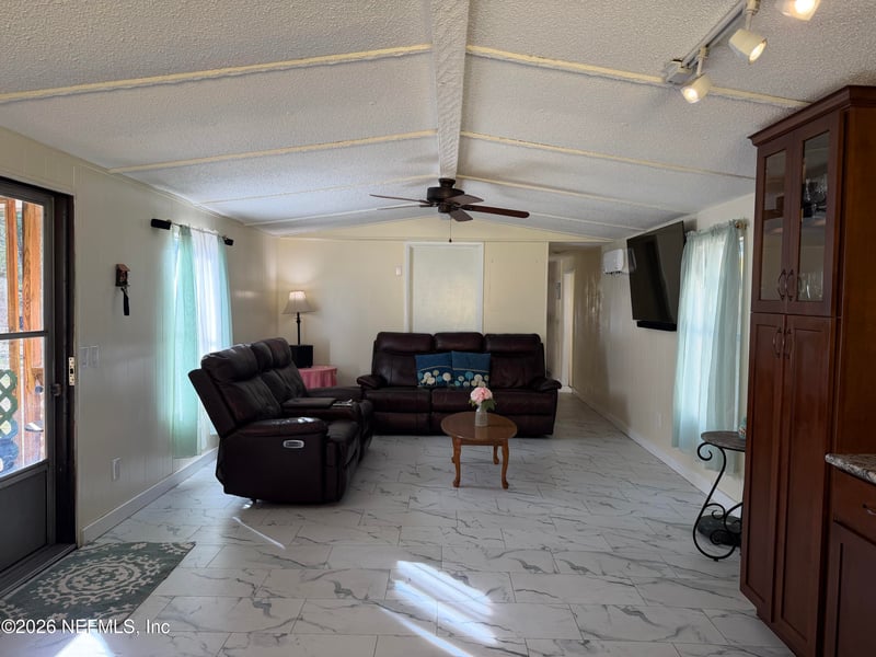 1005 Selma Ave, Interlachen, FL 32140