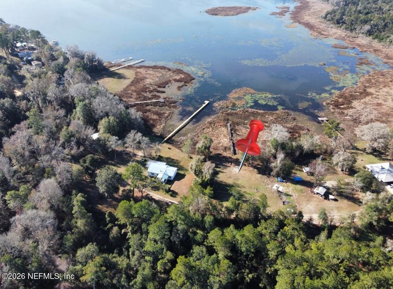 211 Walker Dr, Interlachen, FL 32148