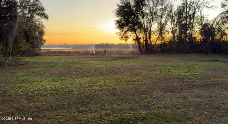 211 Walker Dr, Interlachen, FL 32148