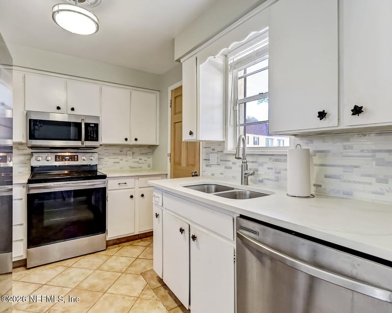 1551 El Camino Rd #4, Jacksonville, FL 32216