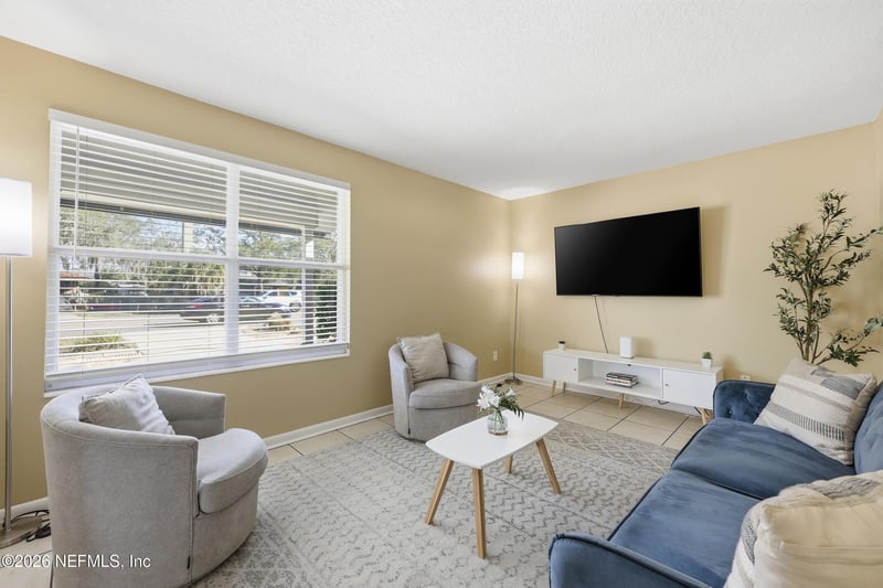 1052 Penman Rd, Jacksonville Beach, FL 32250