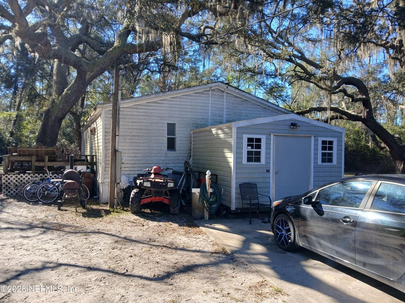 136 Power Line Rd, Melrose, FL 32666