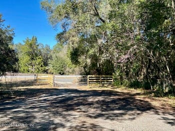 788 Keuka Rd, Hawthorne, FL 32640