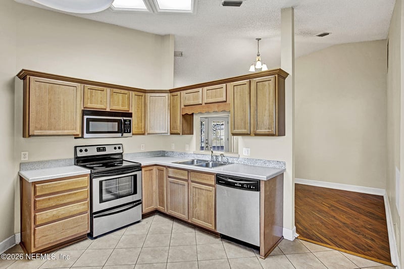 8335 Fire Fly Ln, Jacksonville, FL 32244