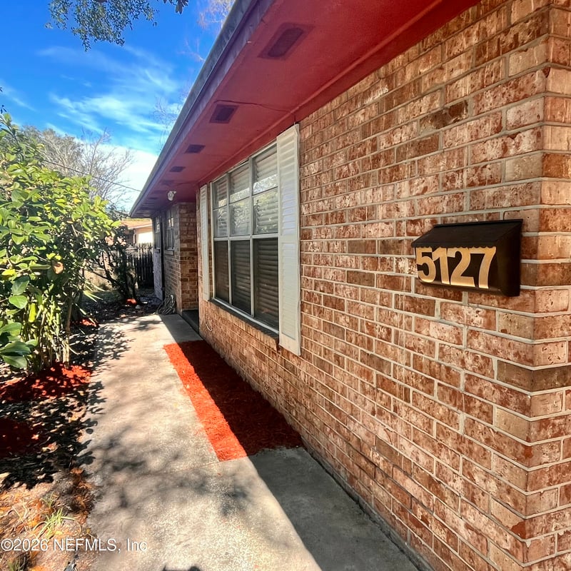 5127 Security Ln, Jacksonville, FL 32209