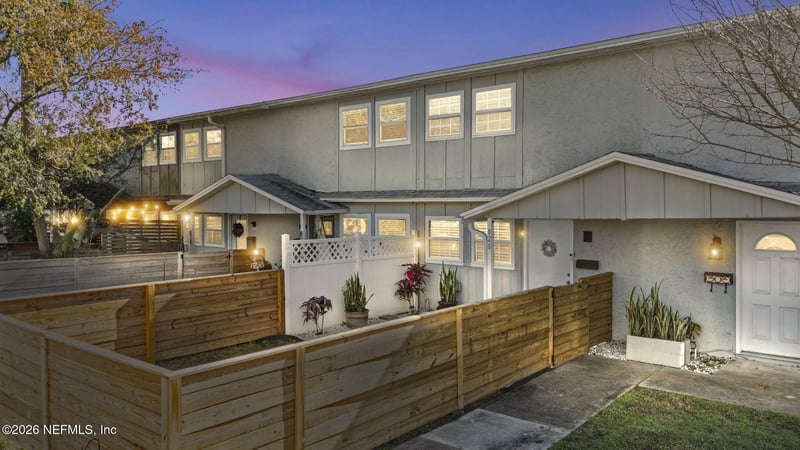 828 Cavalla Rd, Atlantic Beach, FL 32233