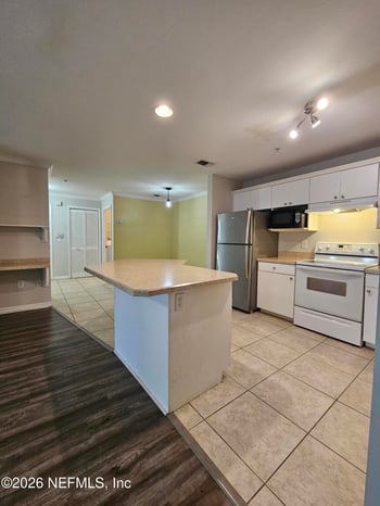 3591 Kernan Blvd #323, Jacksonville, FL 33224