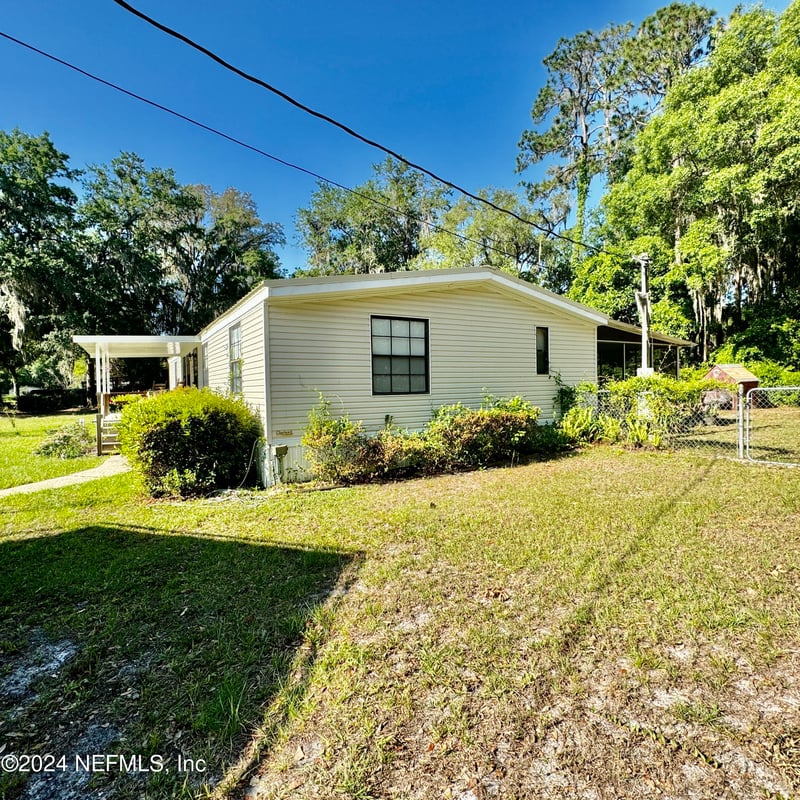 105 George Ave, Interlachen, FL 32148