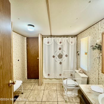 105 George Ave, Interlachen, FL 32148