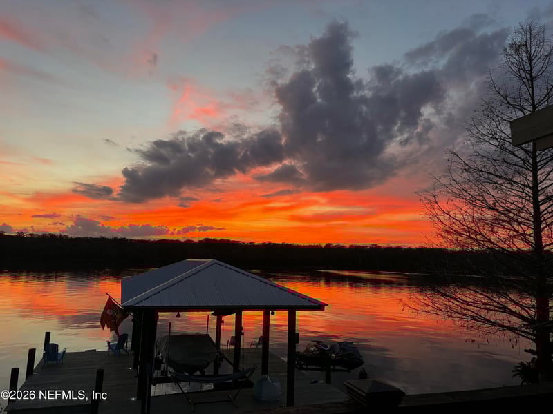 215 Sportsman Dr, Welaka, FL 32193