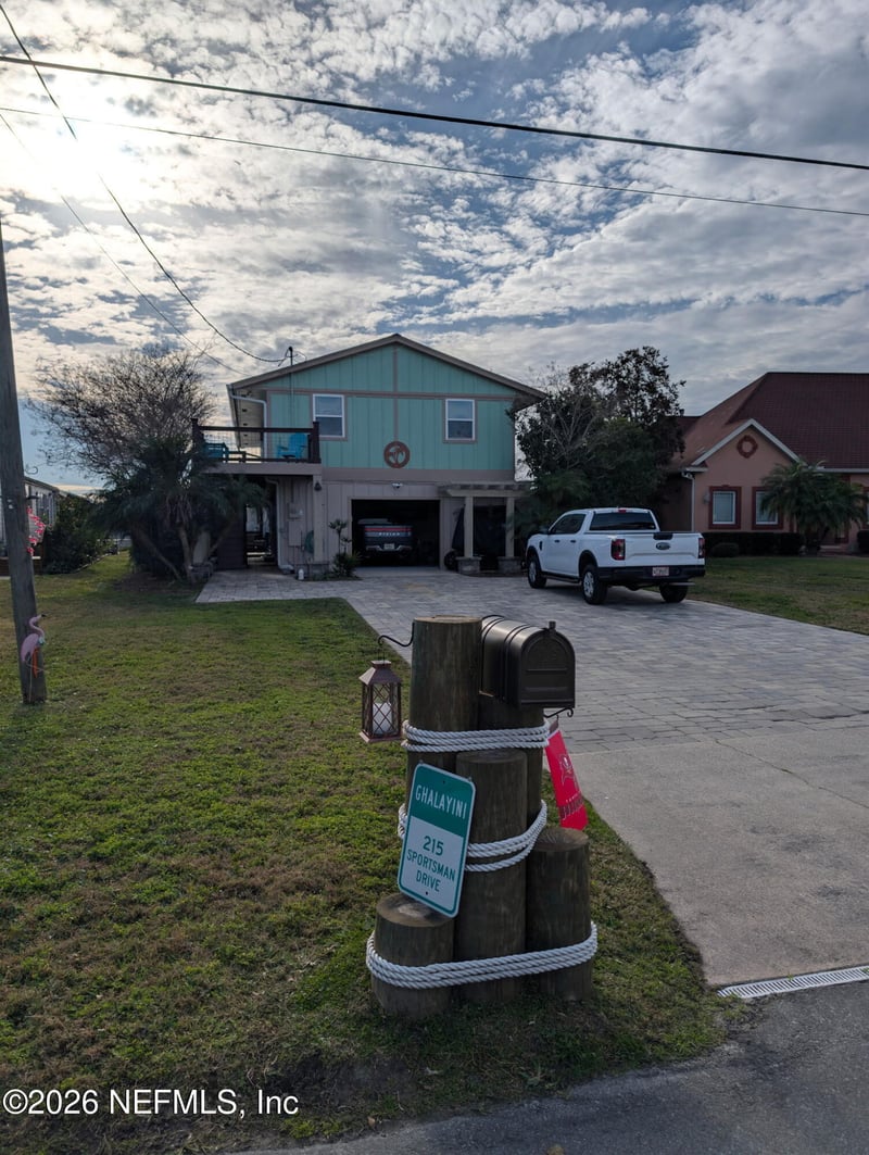 215 Sportsman Dr, Welaka, FL 32193