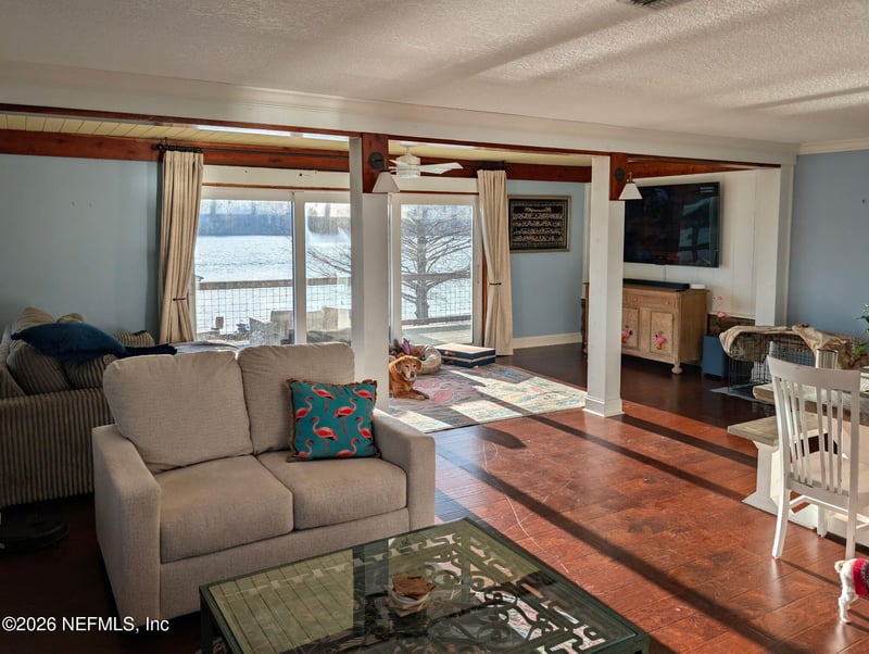 215 Sportsman Dr, Welaka, FL 32193