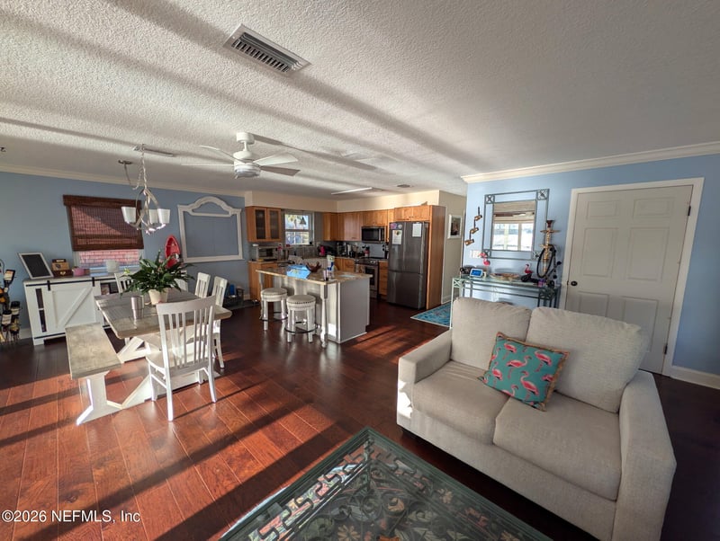 215 Sportsman Dr, Welaka, FL 32193