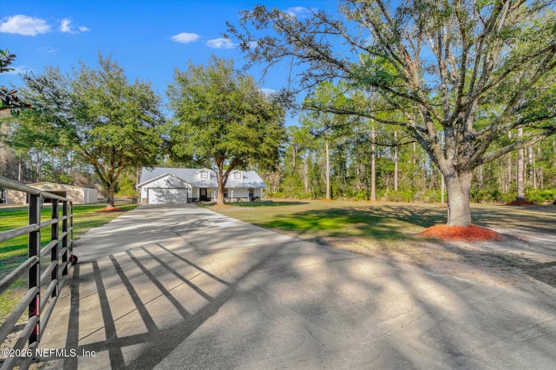 203 Pinecrest Cir, San Mateo, FL 32187