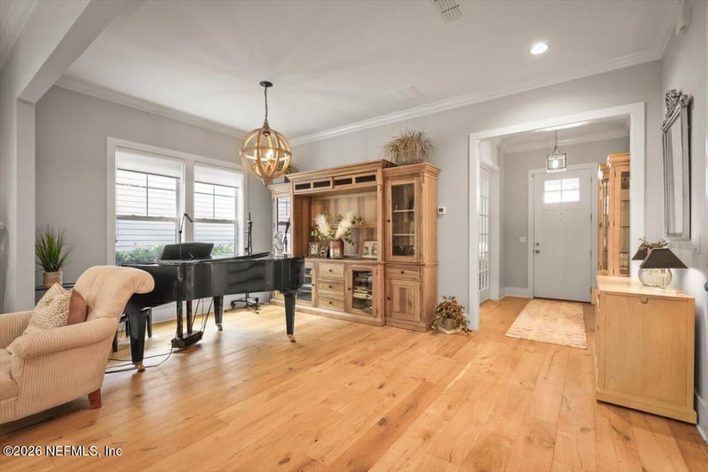 740 Paradise Ln, Atlantic Beach, FL 32233