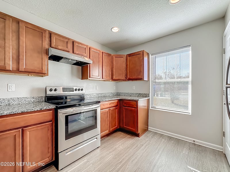 9487 Thorn Glen Rd, Jacksonville, FL 32208