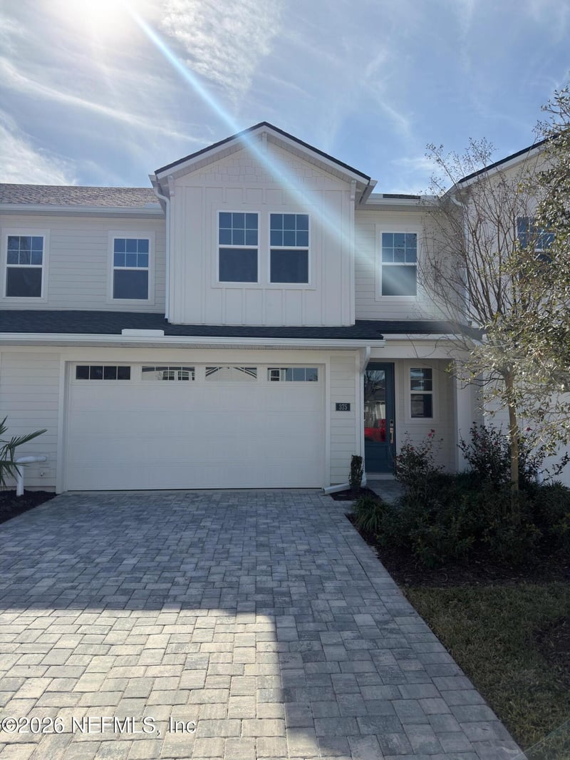375 Oakmoss Dr, St Johns, FL 32259