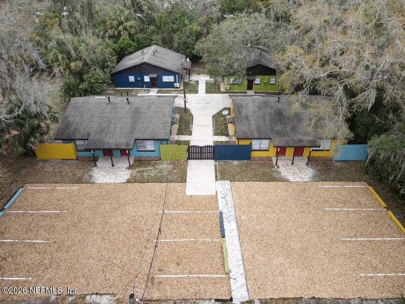 521 Jackson Ave, Mount Dora, FL 32757