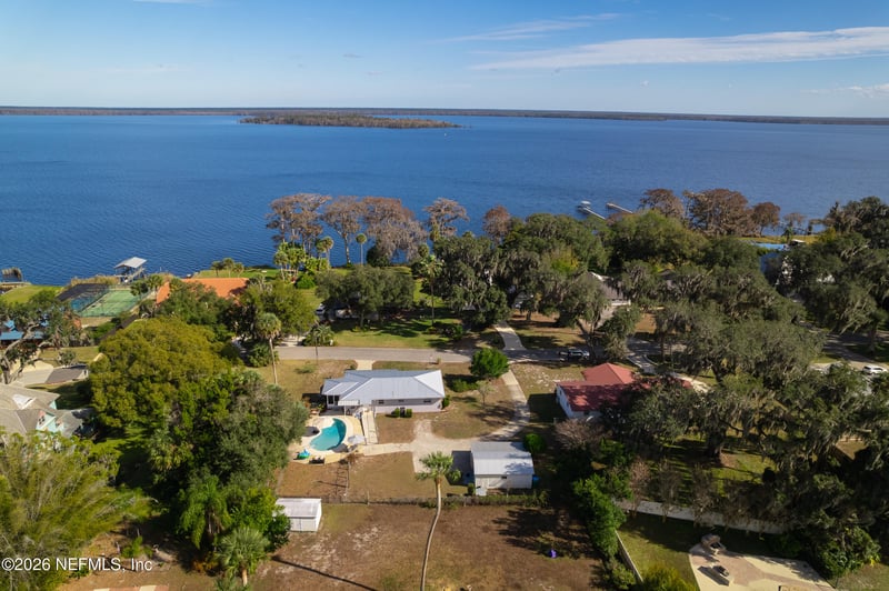 521 Lake St, Crescent City, FL 32112