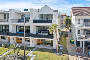 1318 1st St, Jacksonville Beach, FL 32250