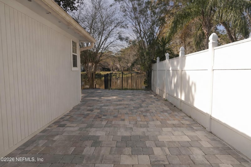 8226 Lake Woodbourne Dr, Jacksonville, FL 32217