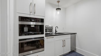 1968 River Rd, Jacksonville, FL 32207