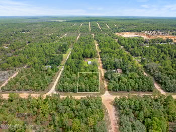 13th St, Interlachen, FL 32148