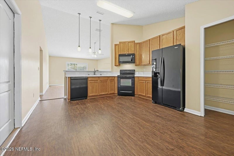 14131 Crestwick Dr, Jacksonville, FL 32218