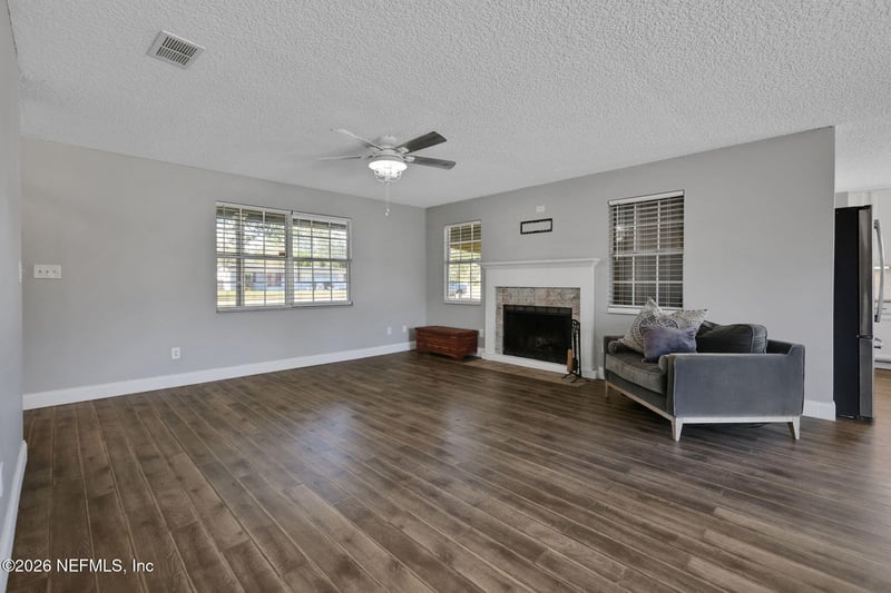 145 Velvet Dr, Jacksonville, FL 32220