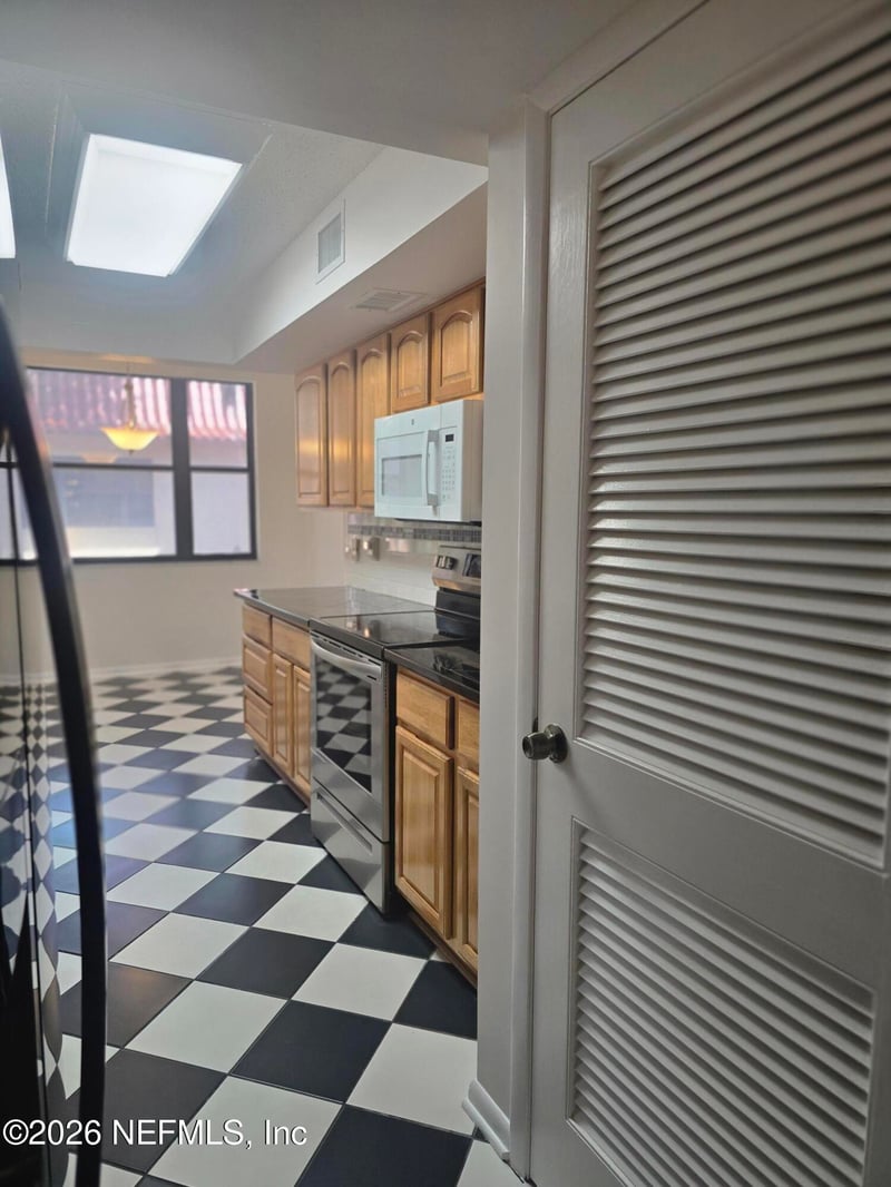 1810 Sevilla Blvd #311, Atlantic Beach, FL 32233