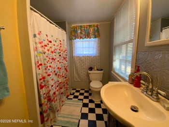 210 Pine Ave, Pomona Park, FL 32181