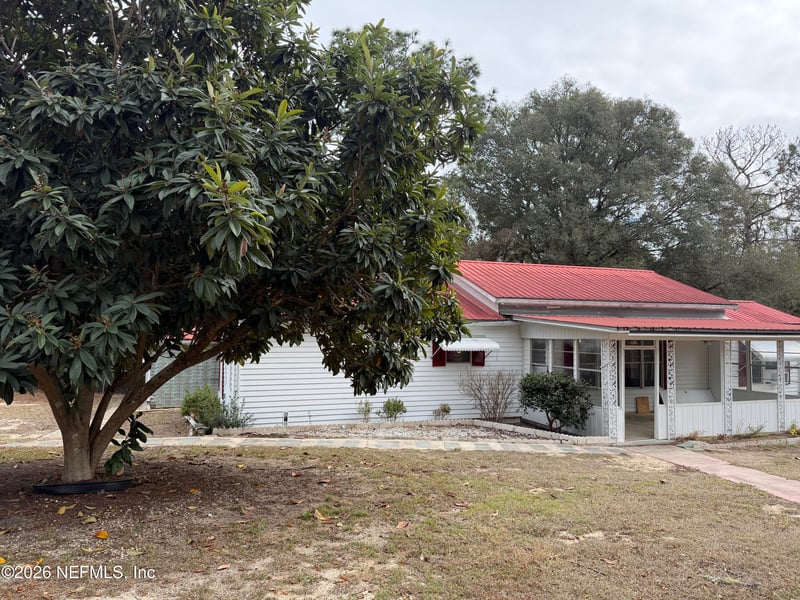 110 Kitty Ln, Interlachen, FL 32148