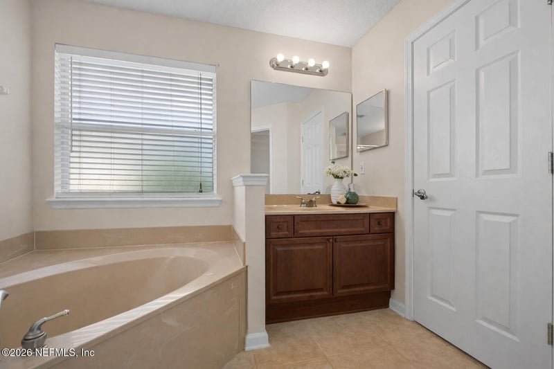 4182 Victoria Lakes Dr, Jacksonville, FL 32226