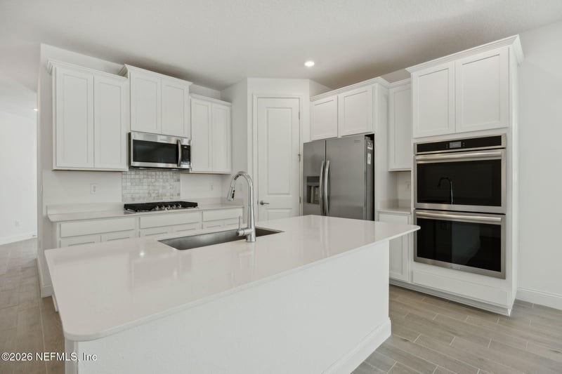 670 Murphys Dr, St Johns, FL 32259