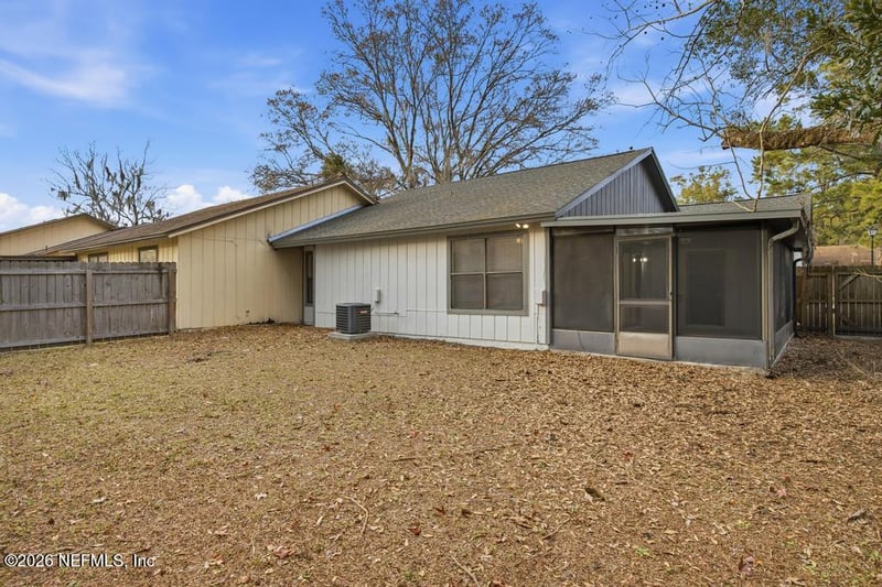 10718 Meadowlea Dr, Jacksonville, FL 32218