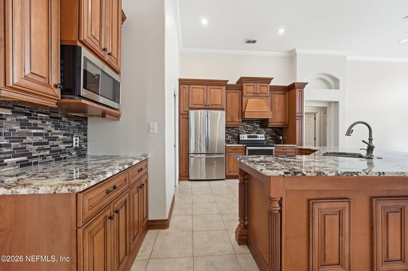 173 Crossroad Lakes Dr, Palm Valley, FL 32082